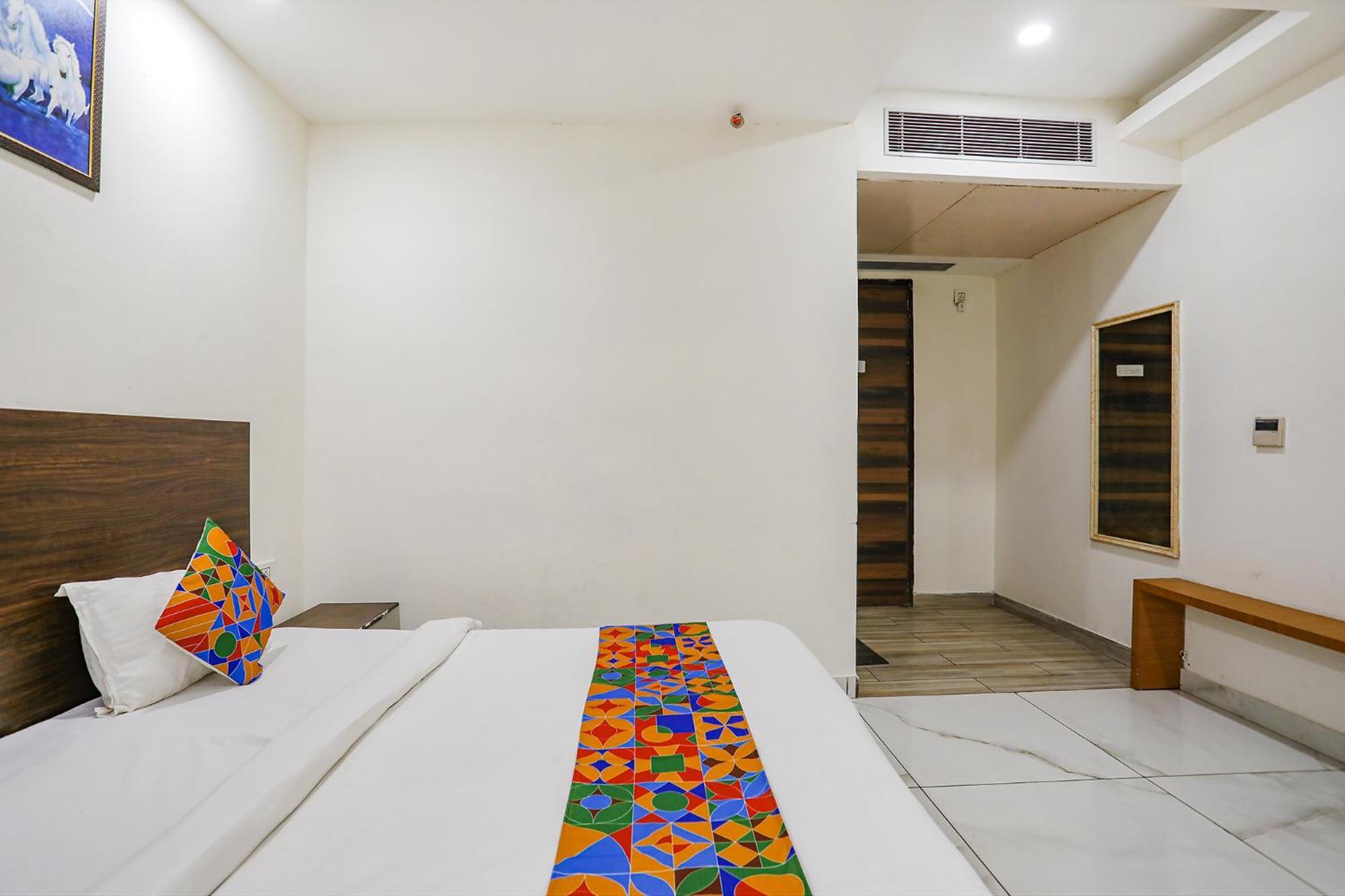 Fabhotel Kinsfolk Ghaziabad Εξωτερικό φωτογραφία